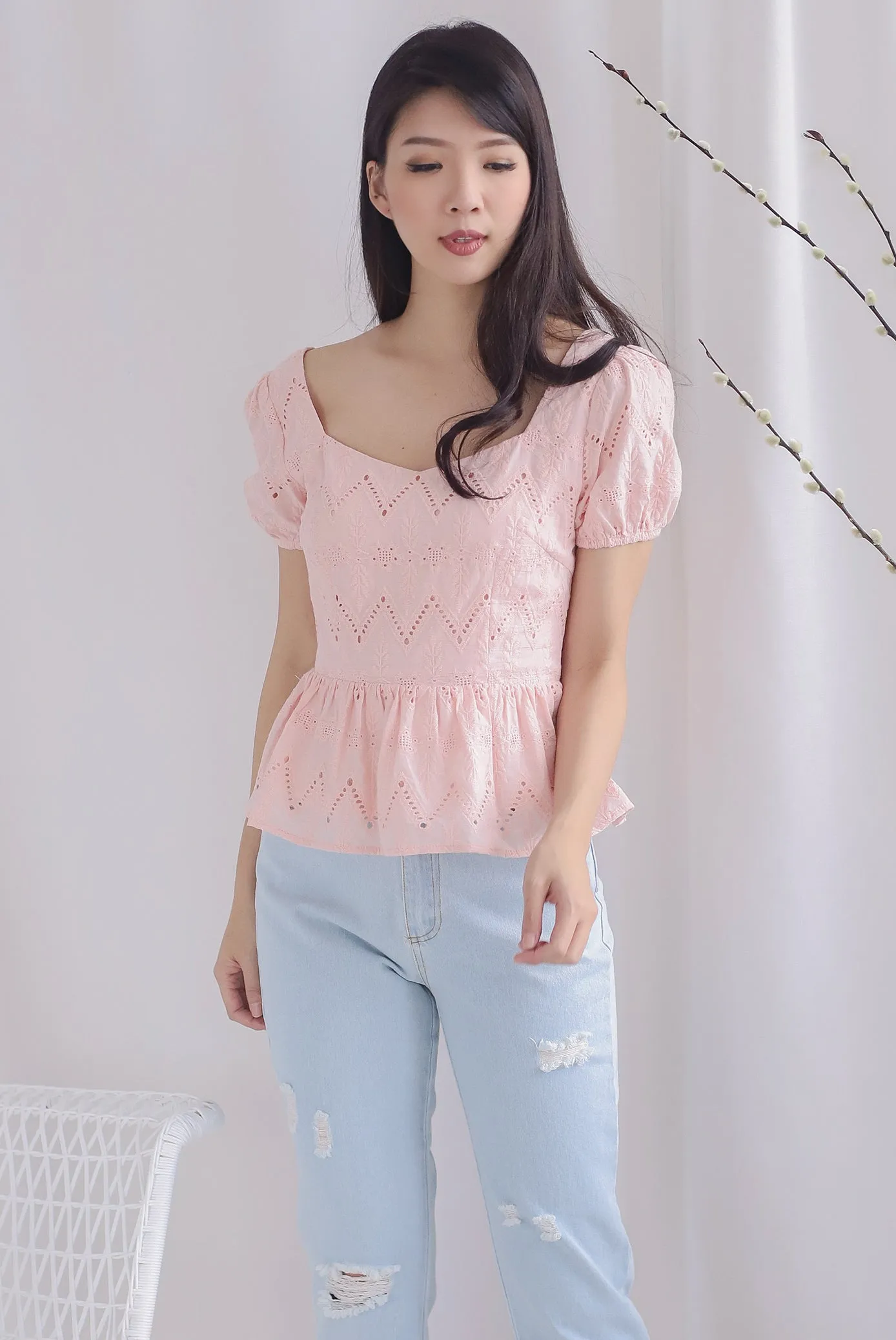 Amie Eyelet Pelum Top In Pink