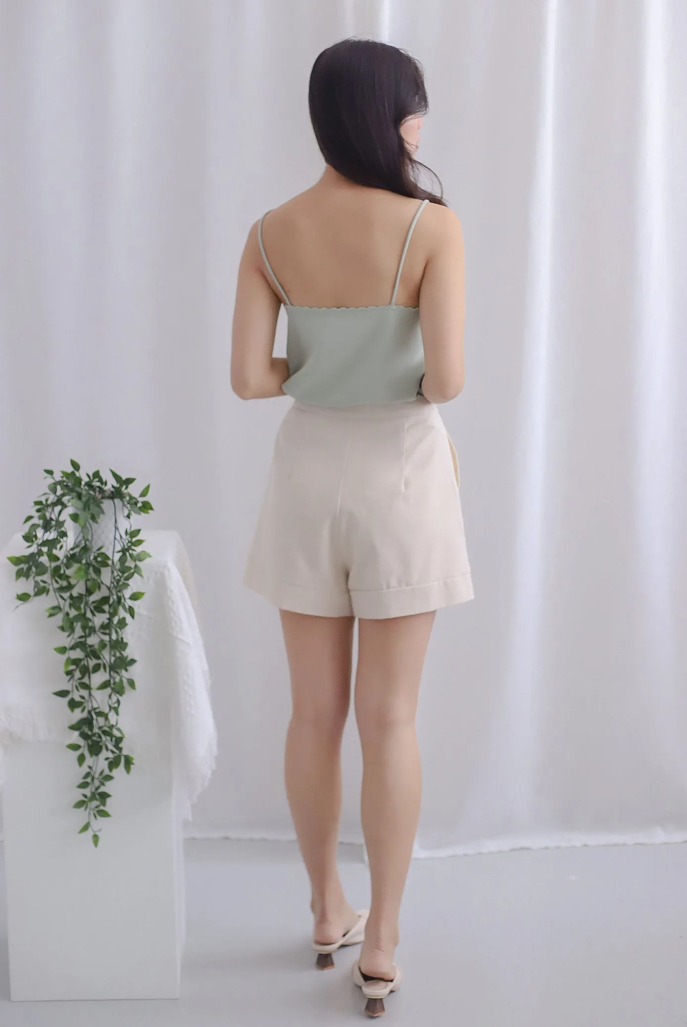 Cabell Embroidery Scallop Sprag Top In Sage