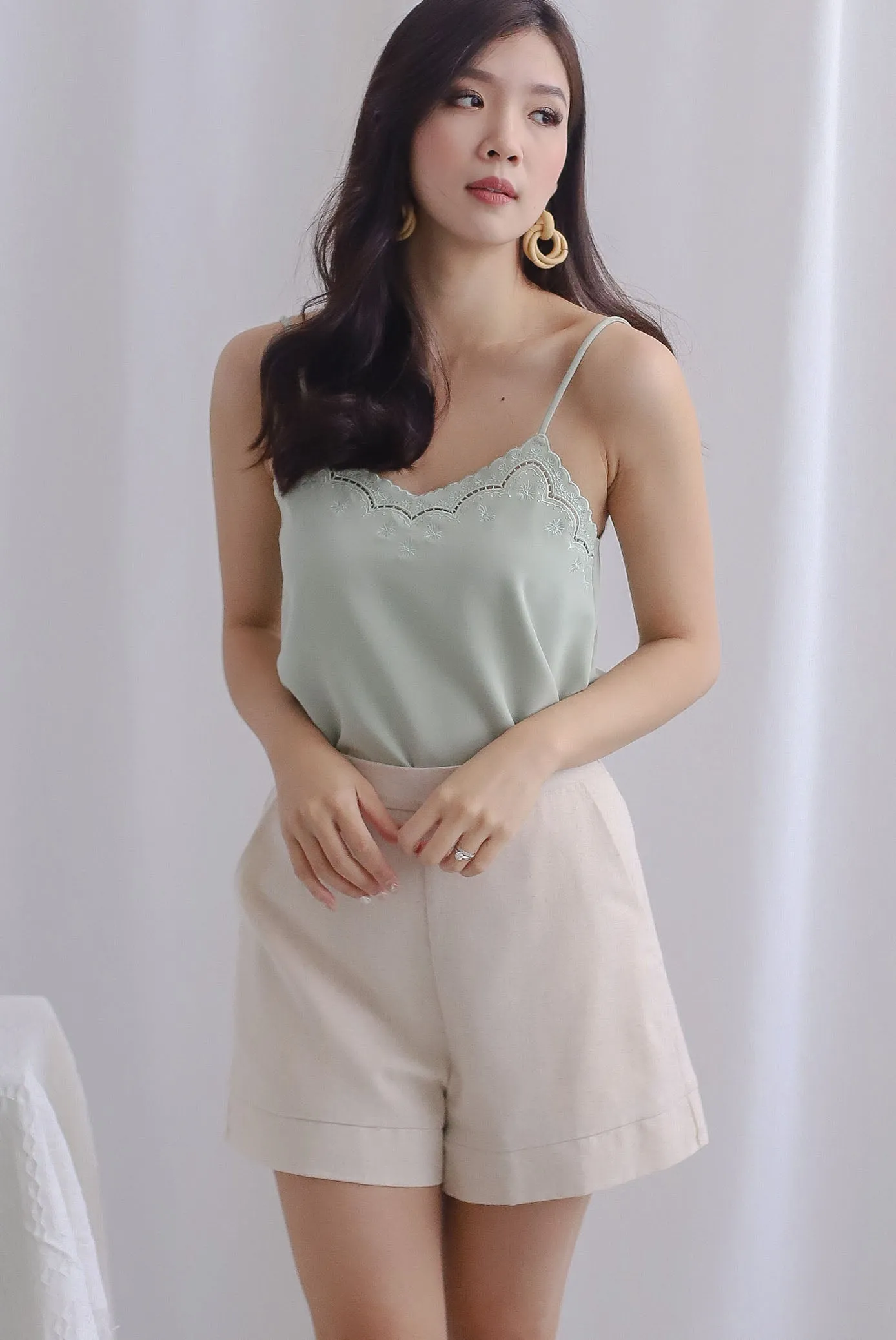 Cabell Embroidery Scallop Sprag Top In Sage