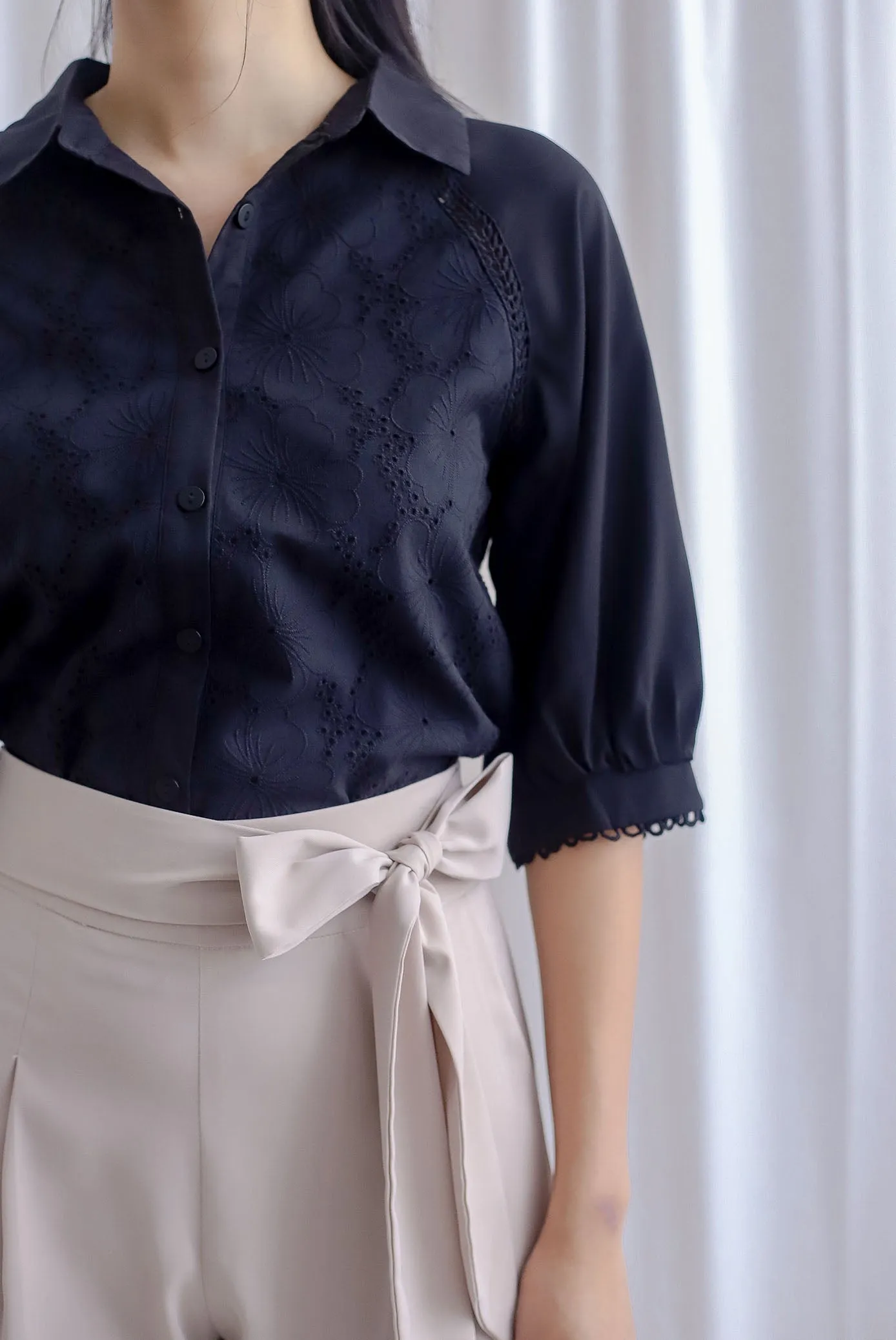 Cayley Eyelet Sleeved Top In Black