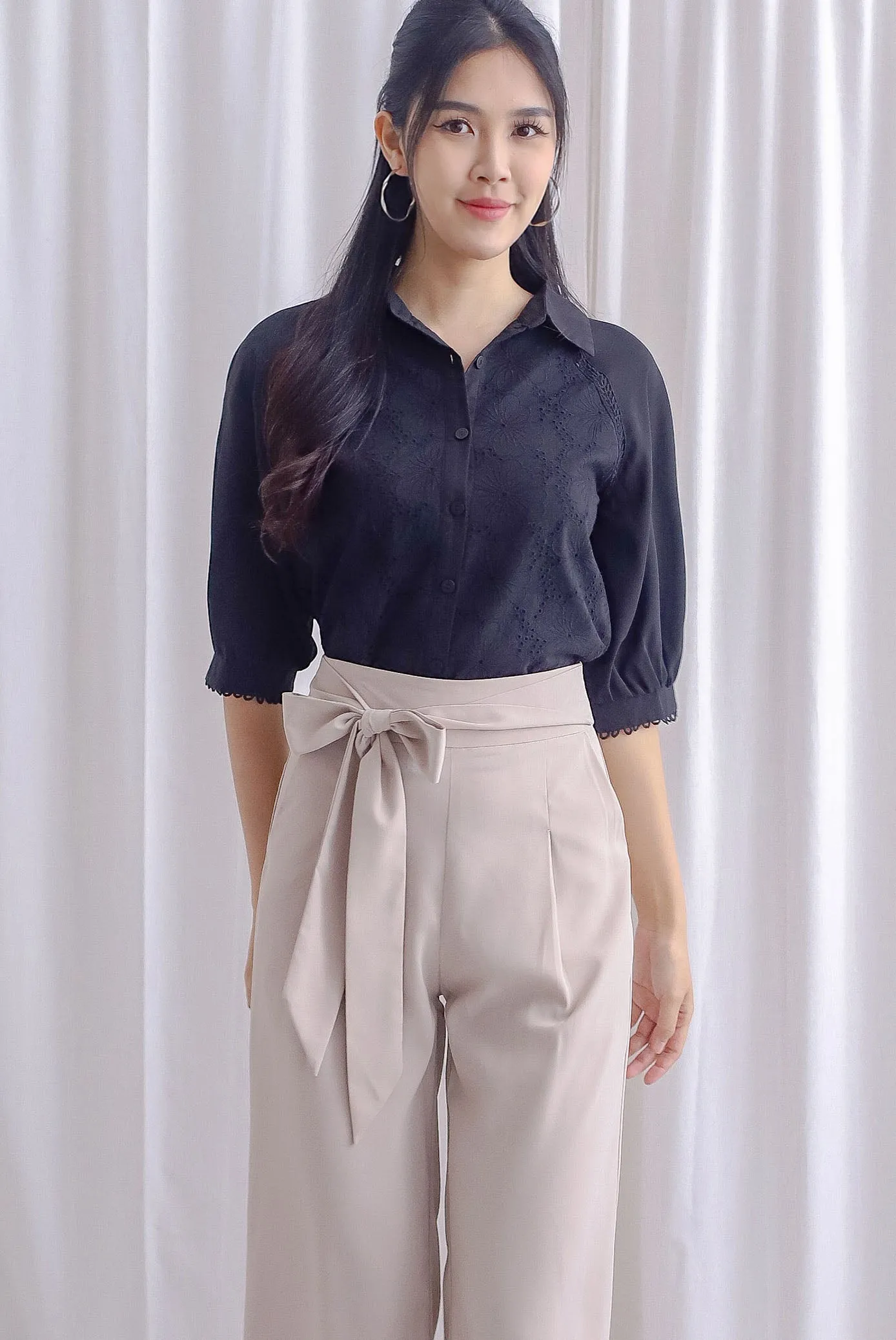 Cayley Eyelet Sleeved Top In Black
