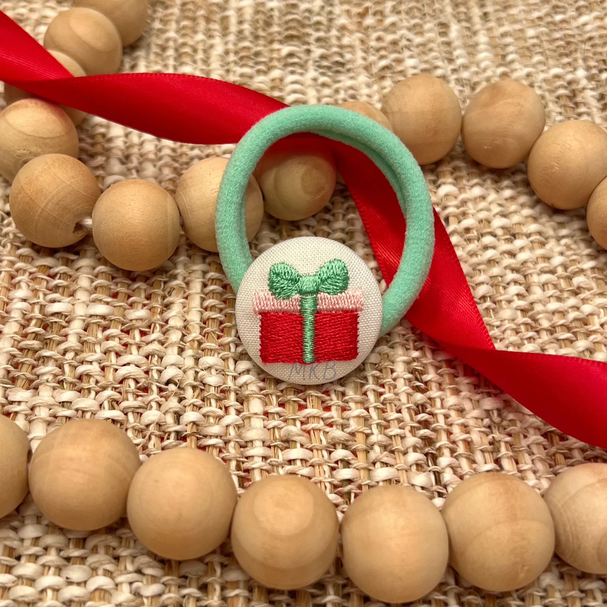 Christmas Present with a Bow Embroidery Design, Mini