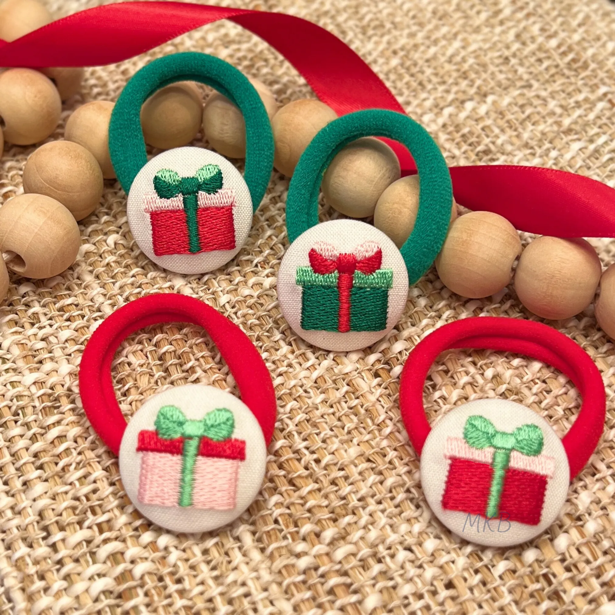 Christmas Present with a Bow Embroidery Design, Mini