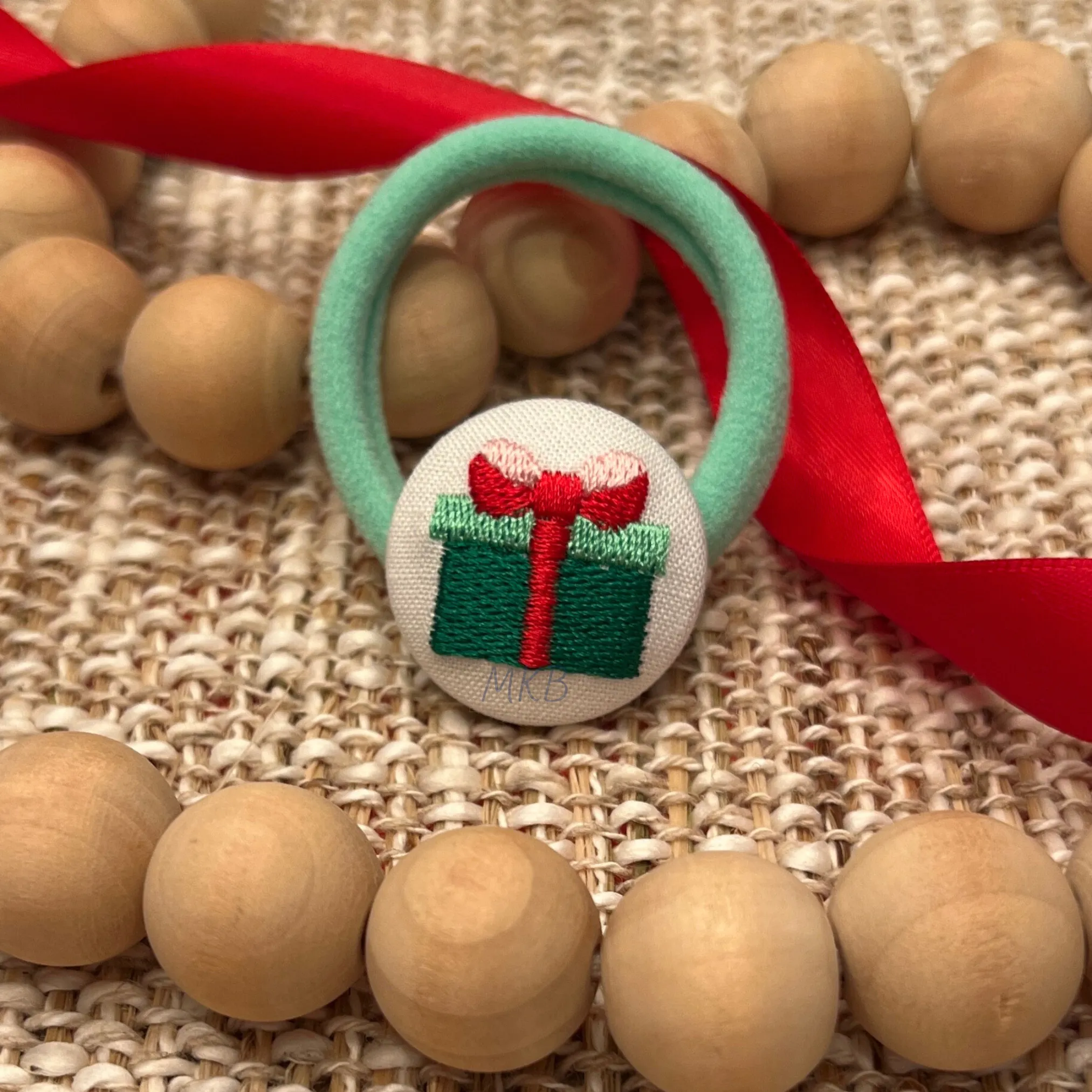 Christmas Present with a Bow Embroidery Design, Mini