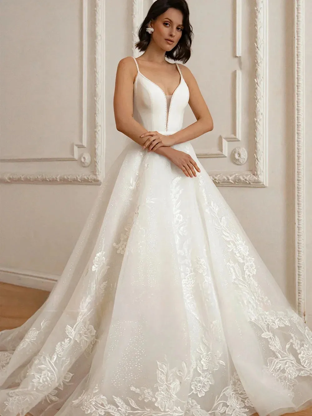 Customized Sexy Spaghetti Straps Vestidos De Novia V Neck Lace Sweep Train Croset Wedding Dresses Appliques Vestido De Noiva