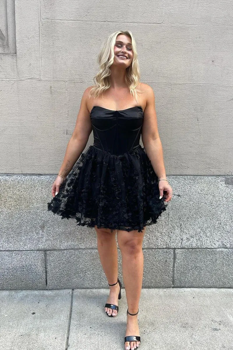Cute A-line Sweetheart Lace Short Homecoming Dressesees