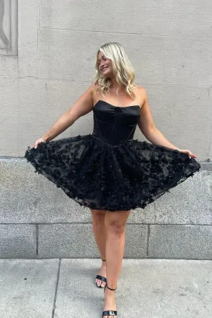 Cute A-line Sweetheart Lace Short Homecoming Dressesees