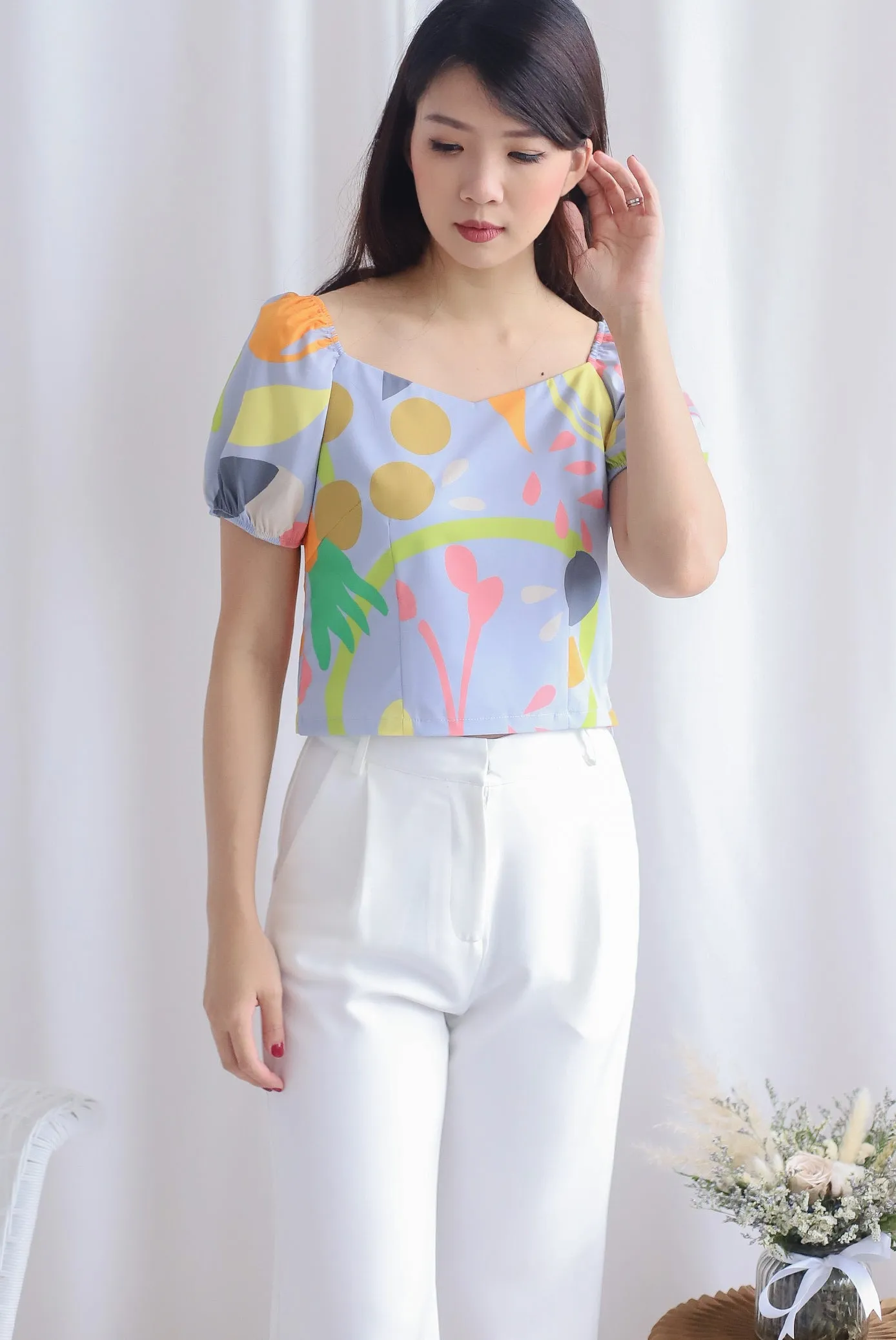 Ellerie Abstract Puffy Sleeve Top In Blue