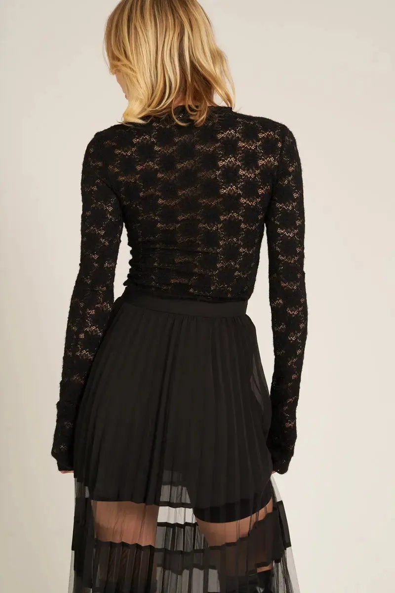 En Creme Alessia Floral Lace Top – Romantic Sheer Elegance & Chic Layering