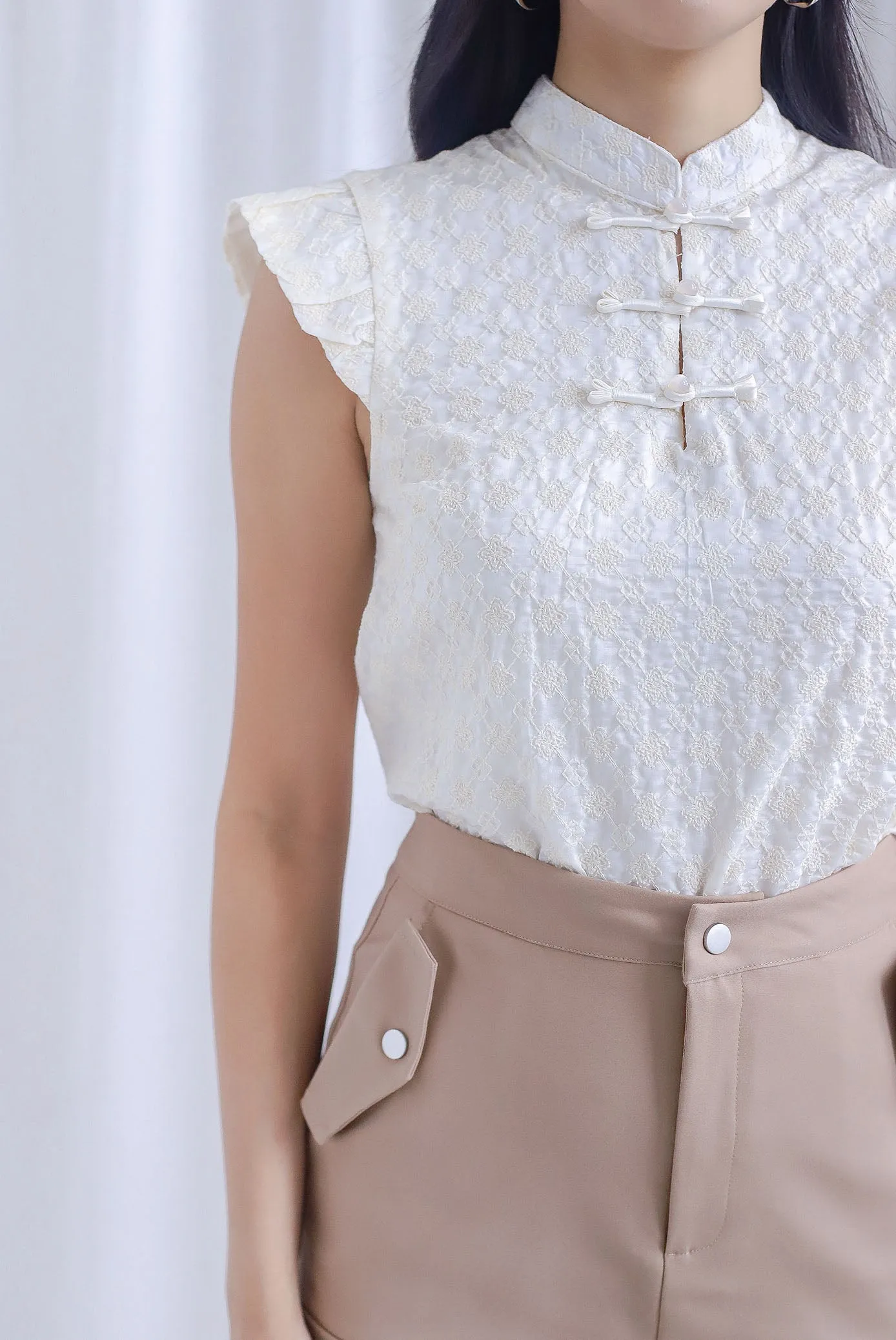Fang Embro Flutter Sleeve Cheongsam Top In Cream