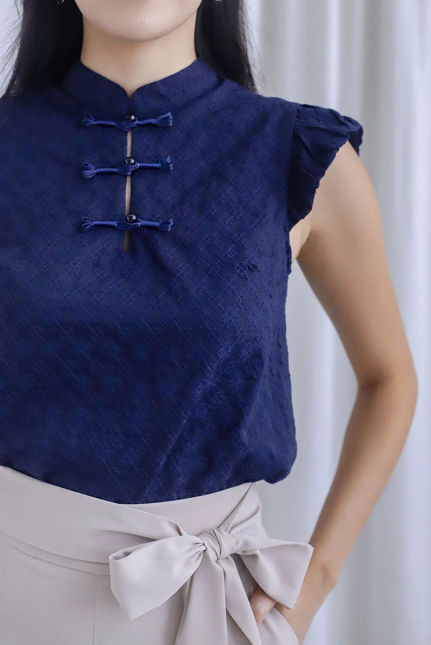 Fang Embro Flutter Sleeve Cheongsam Top In Navy Blue