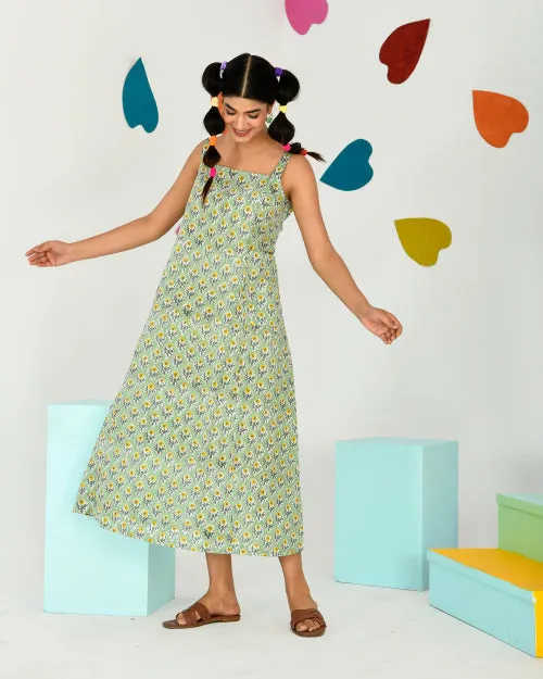 Green Sleeveless Mid Length  Dress