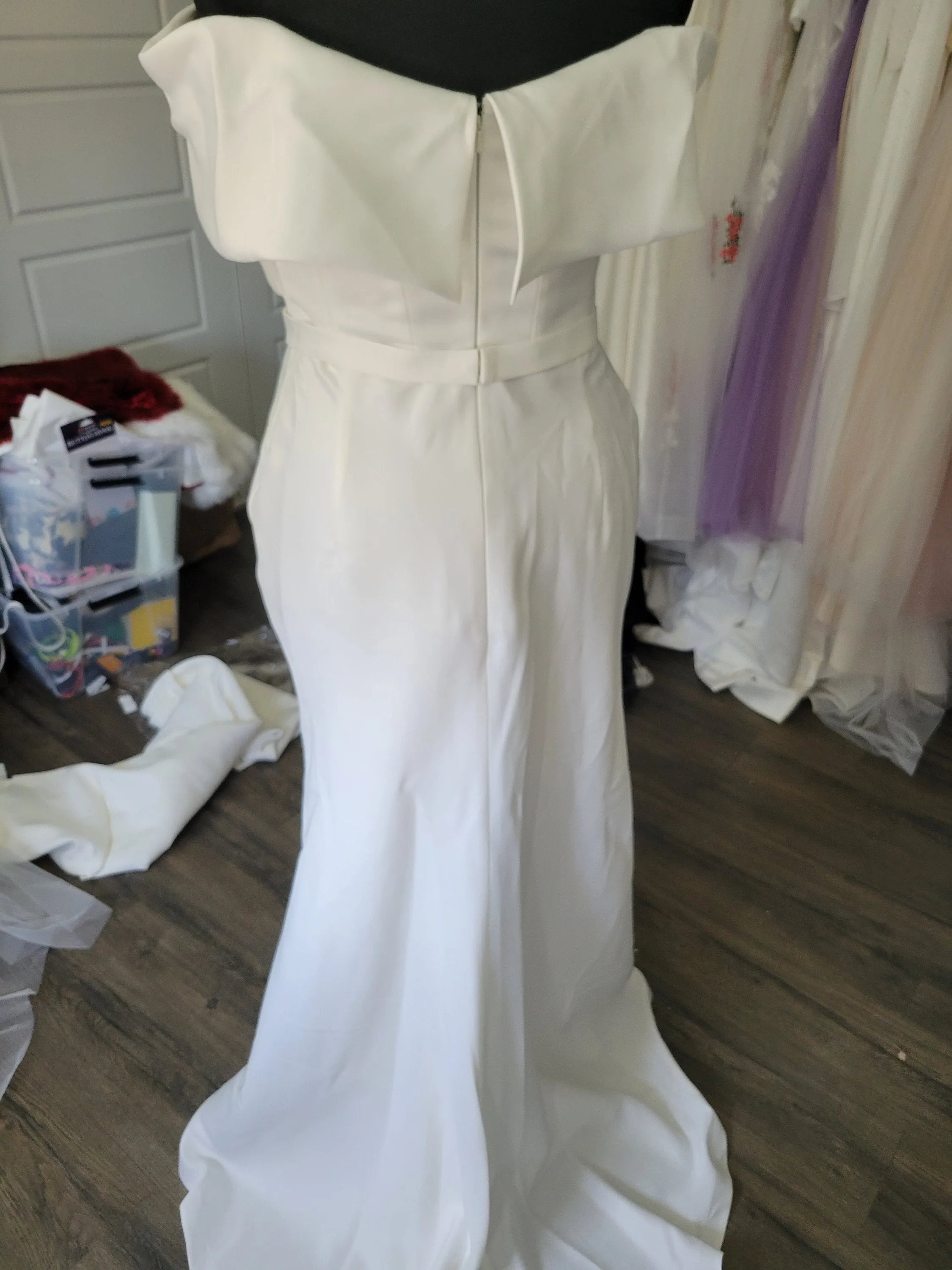 Greta size 10