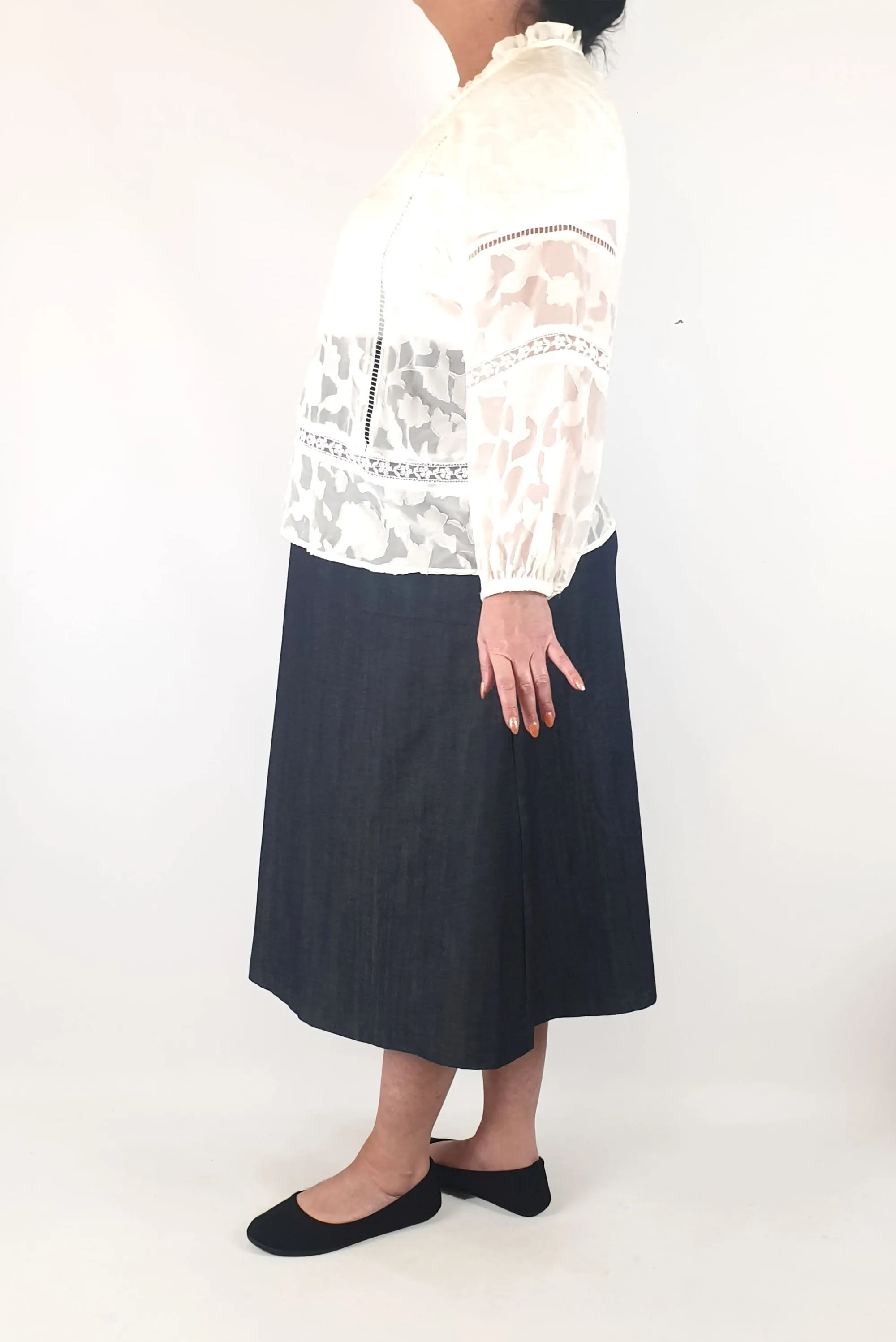 Liz Jordan white semi-sheer top size 16