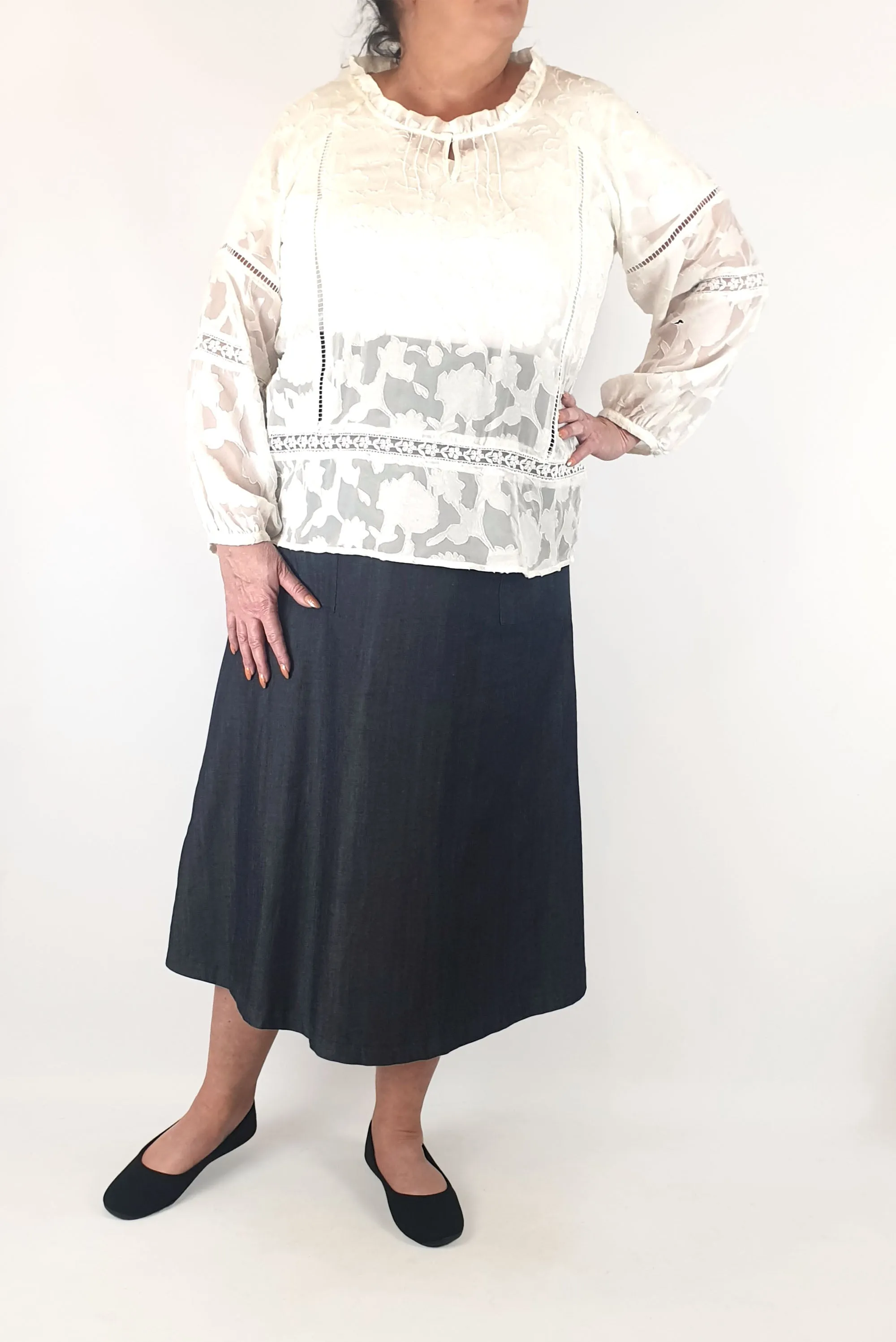 Liz Jordan white semi-sheer top size 16