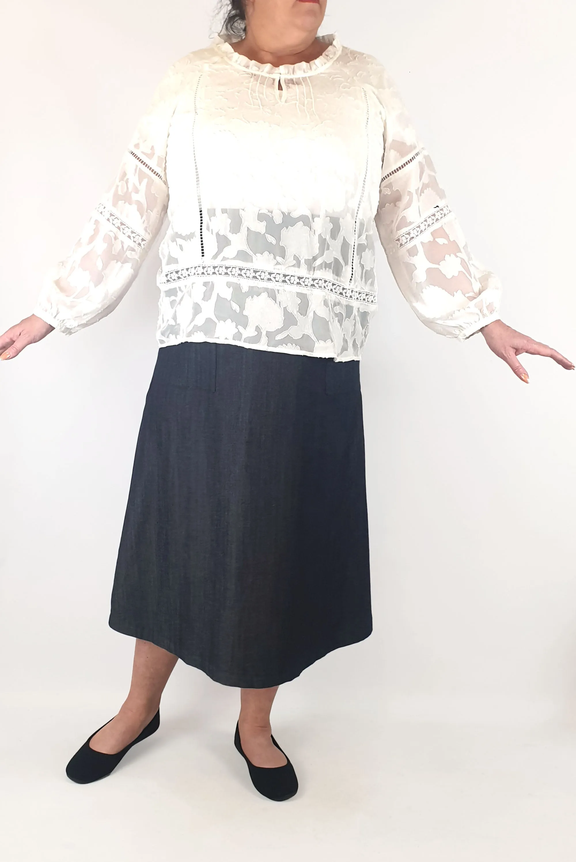 Liz Jordan white semi-sheer top size 16