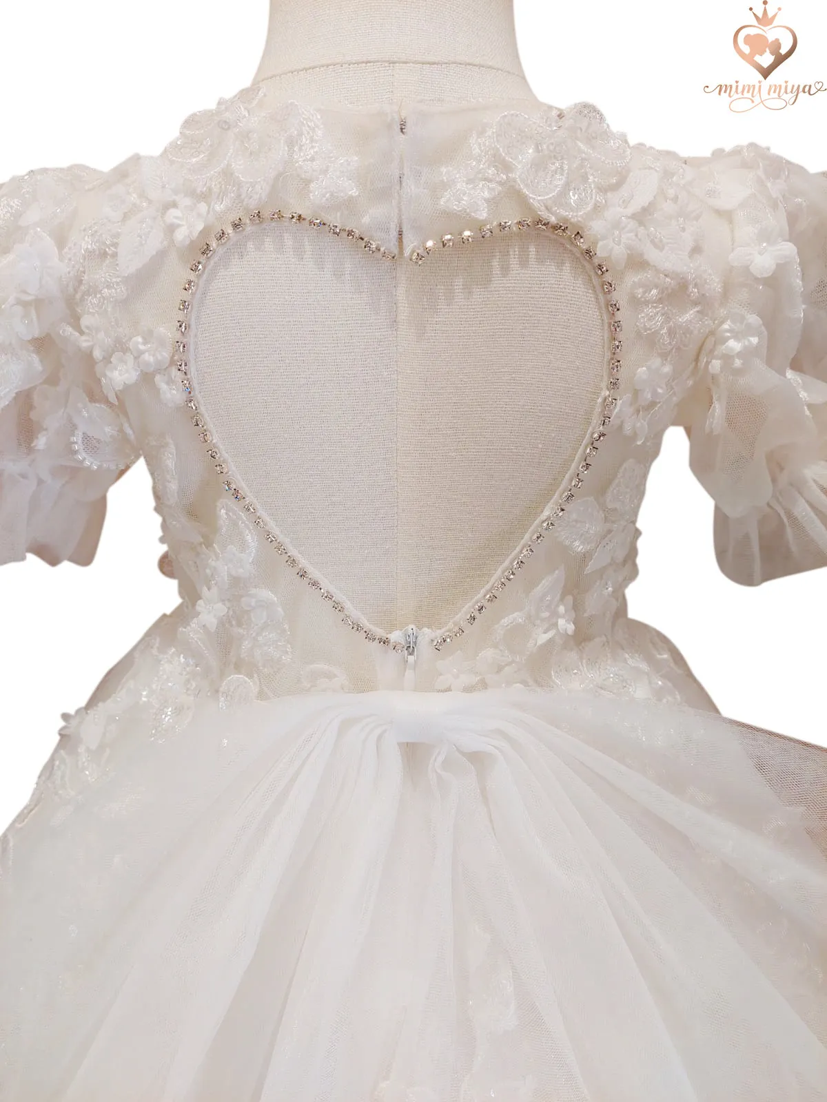 "Zezé" 3D Embroidery Flower Girl Dress / Holly Communion with Puffy Sleeves
