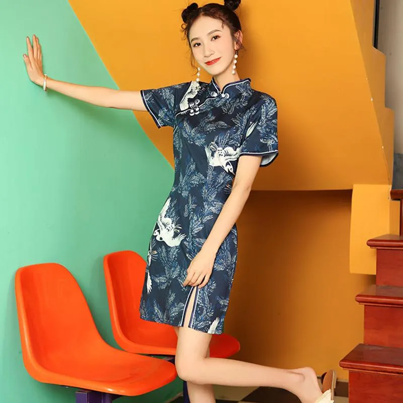 Retro Chinese Style Disc Buckle Old Shanghai Crane Pattern Slim Slimming Split Split Young Improved Cheongsam Dress