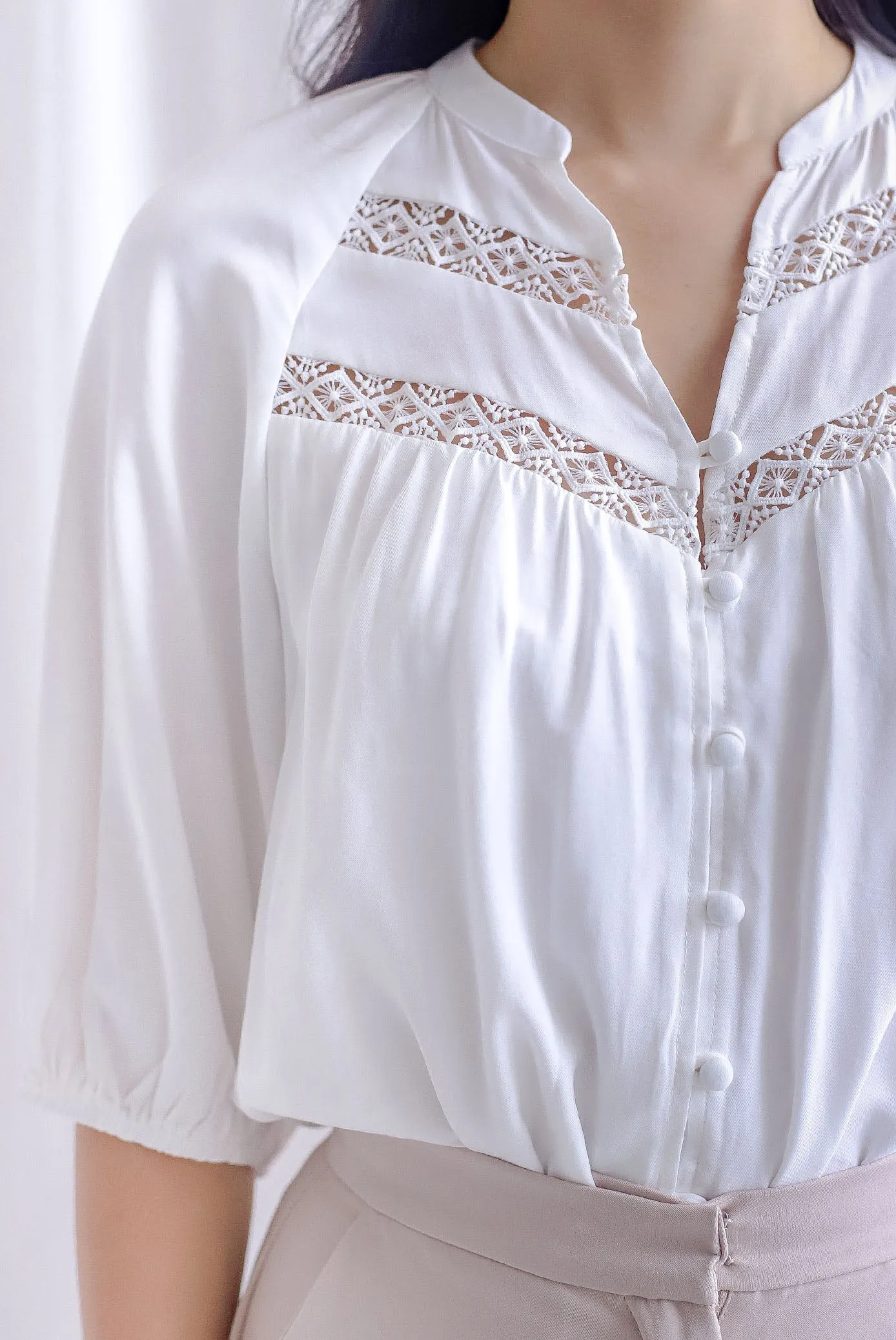 River Lattice Insert Button Top In White