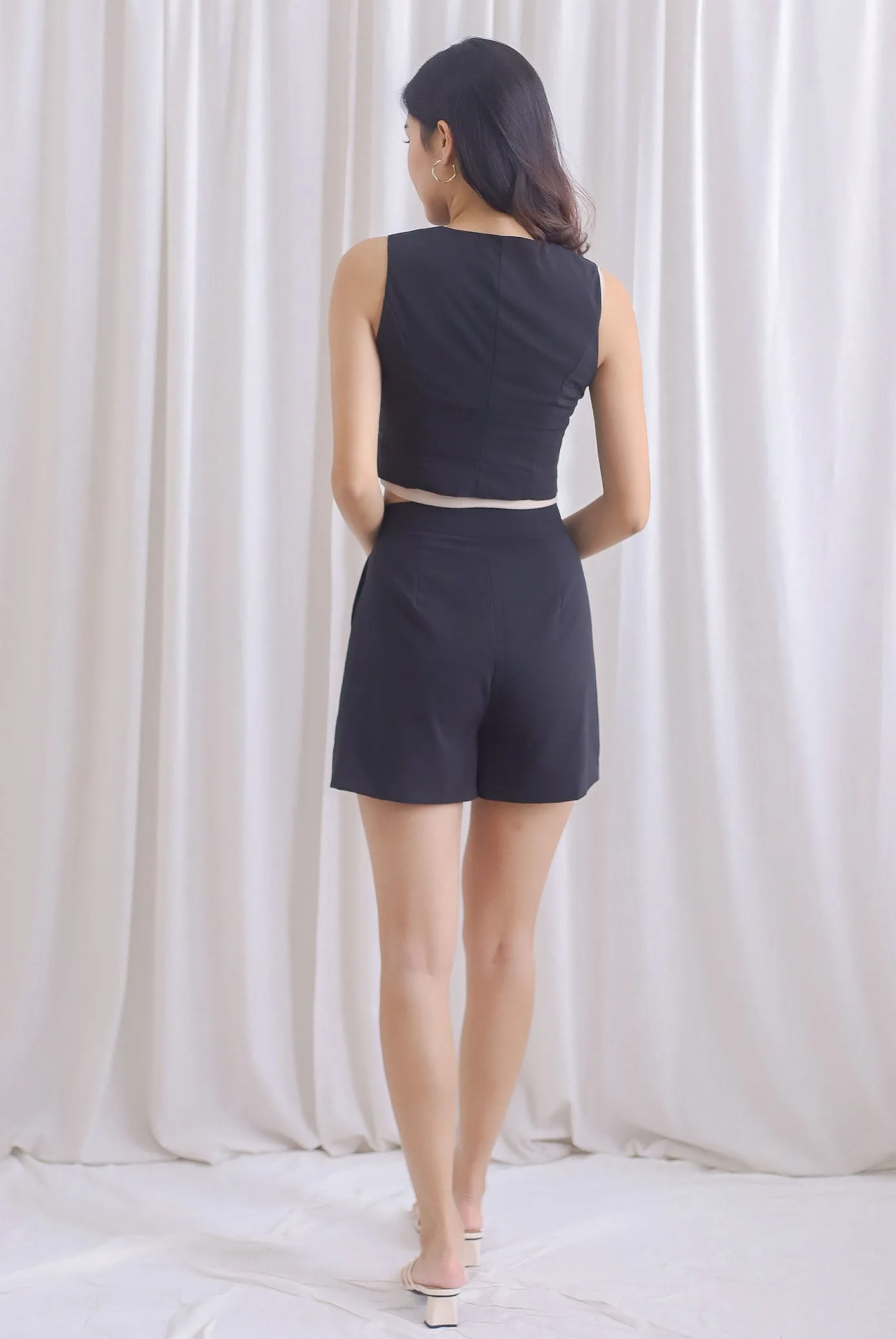 Shea Buttons Vest Top In Black