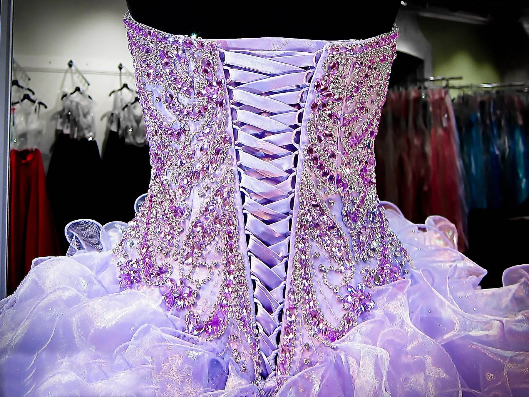Shiny Lilac Quinceanera Dresses 2018 Sweetheart Sparkly Rhinestones Puffy Ruffles Ball Gown vestidos de quinceañera Sweet 15