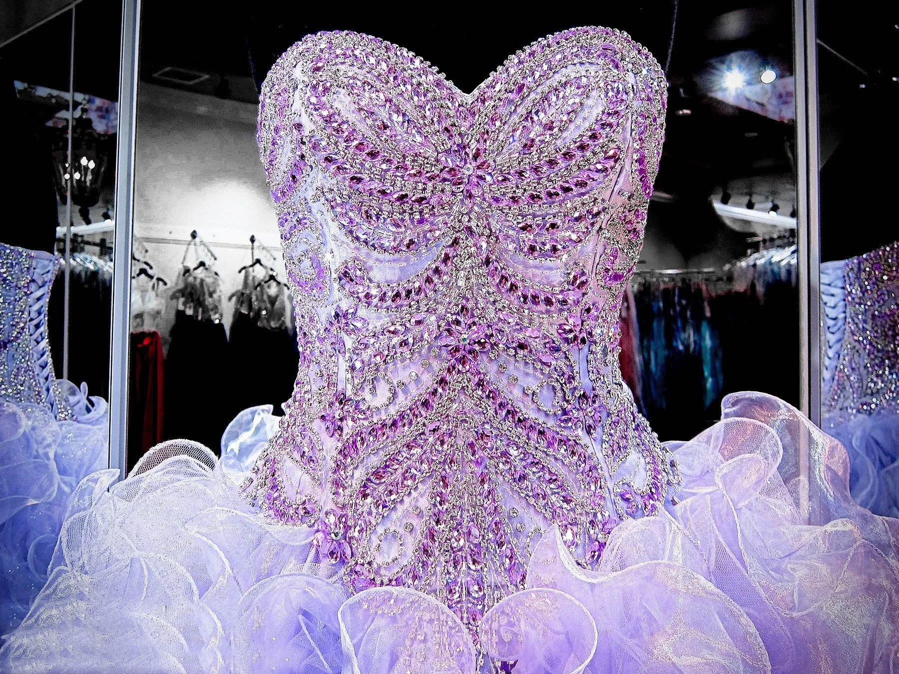 Shiny Lilac Quinceanera Dresses 2018 Sweetheart Sparkly Rhinestones Puffy Ruffles Ball Gown vestidos de quinceañera Sweet 15
