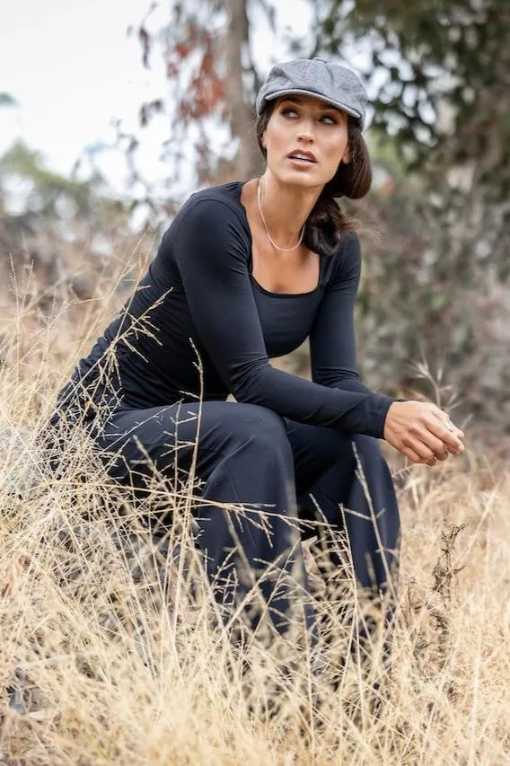 SQUARE NECK LONG SLEEVE TOP: BLACK